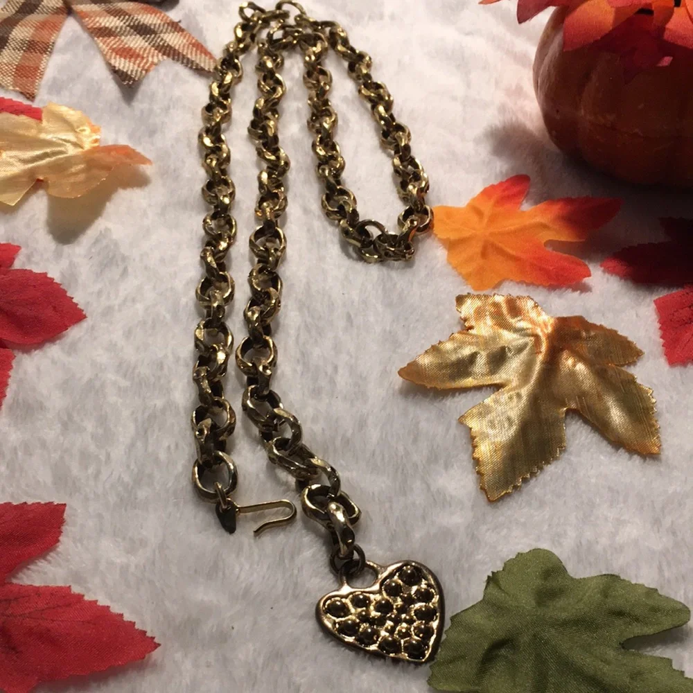 Gold tone heavy link chain belt chunky necklace w/crystal heart. Made in Korea